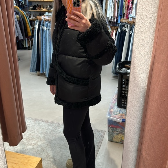 Urban Outfitters Borg Trim Puffer Jacket in Black Size Small - Picture 11 of 11